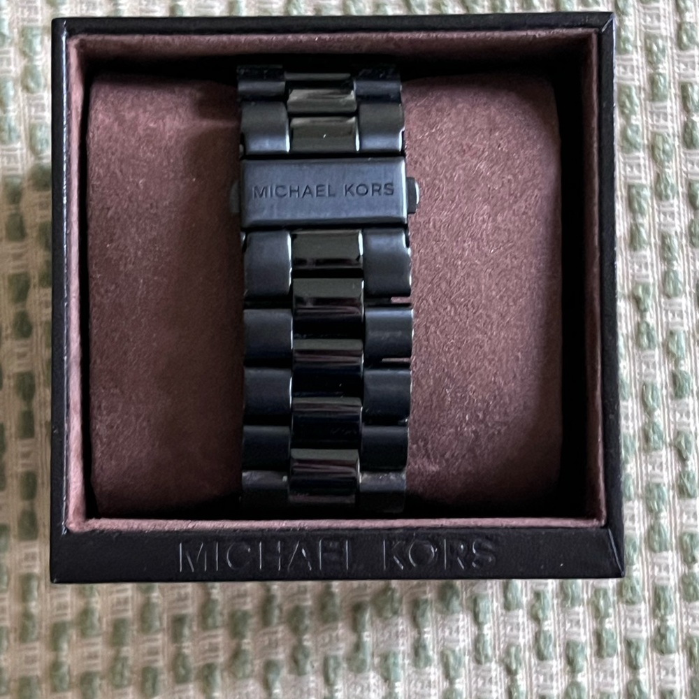 Michael Kors Chronograph Watch - Picture 4 of 5